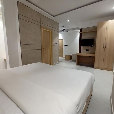 Hotel Global Inn -1 Km From Railway Station - Lift Food And Free Parking Lucknow Ngoại thất bức ảnh