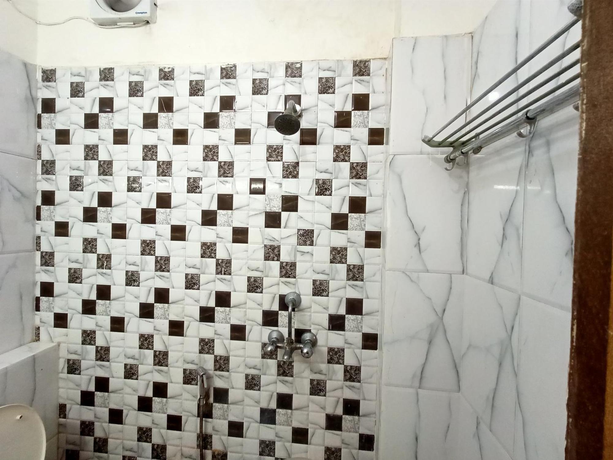Hotel Global Inn -1 Km From Railway Station - Lift Food And Free Parking Lucknow Ngoại thất bức ảnh
