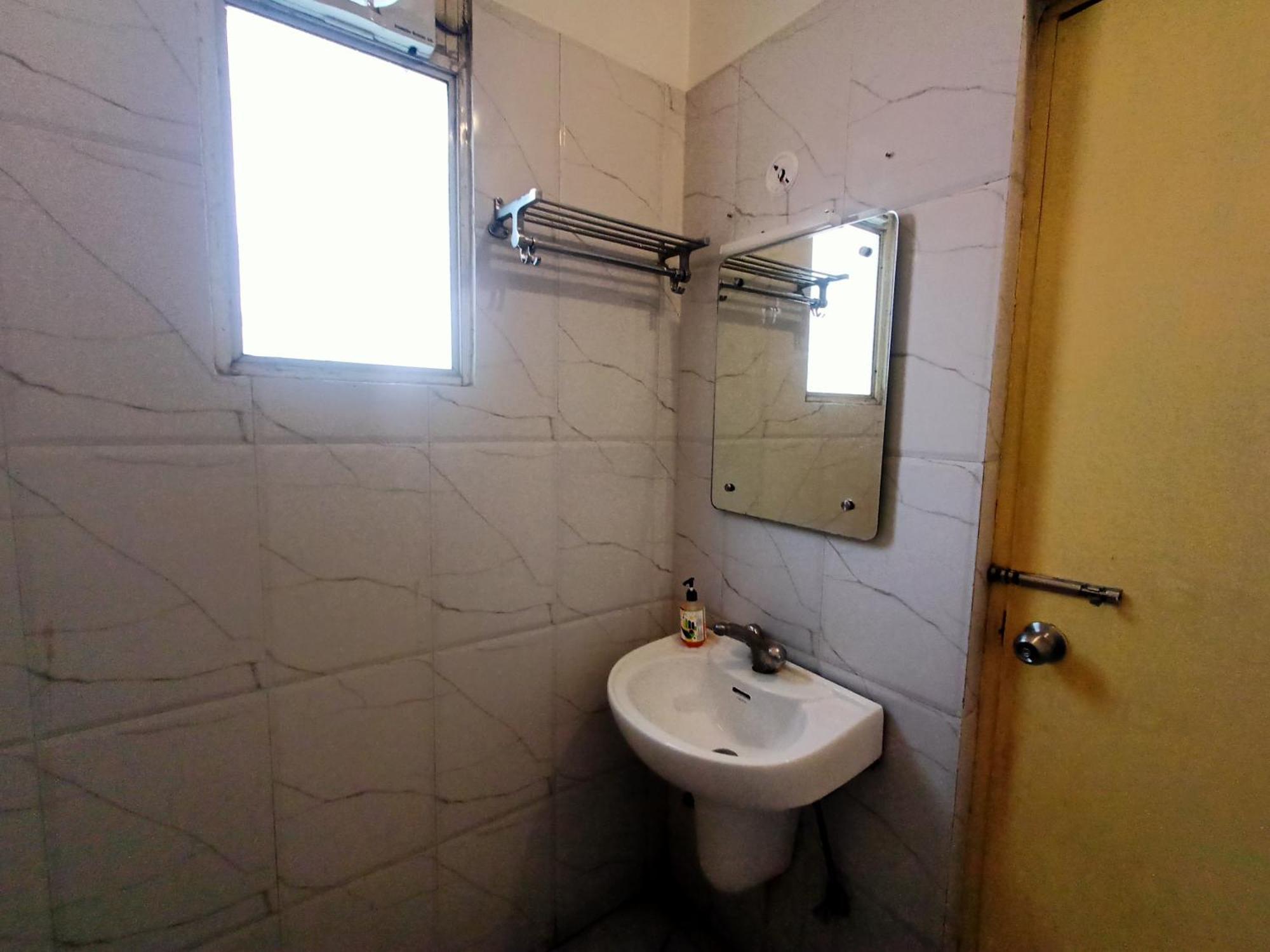 Hotel Global Inn -1 Km From Railway Station - Lift Food And Free Parking Lucknow Ngoại thất bức ảnh