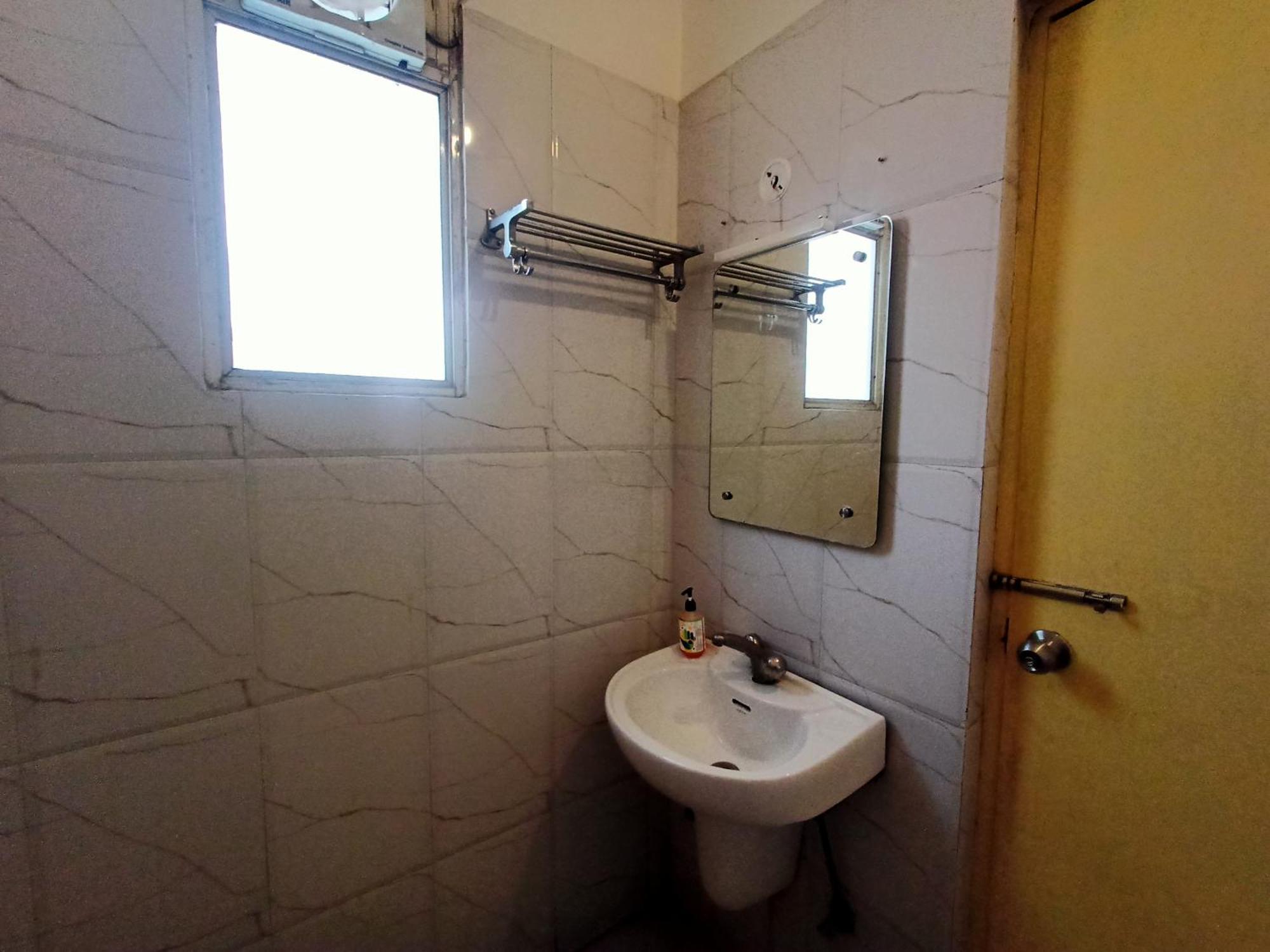 Hotel Global Inn -1 Km From Railway Station - Lift Food And Free Parking Lucknow Ngoại thất bức ảnh