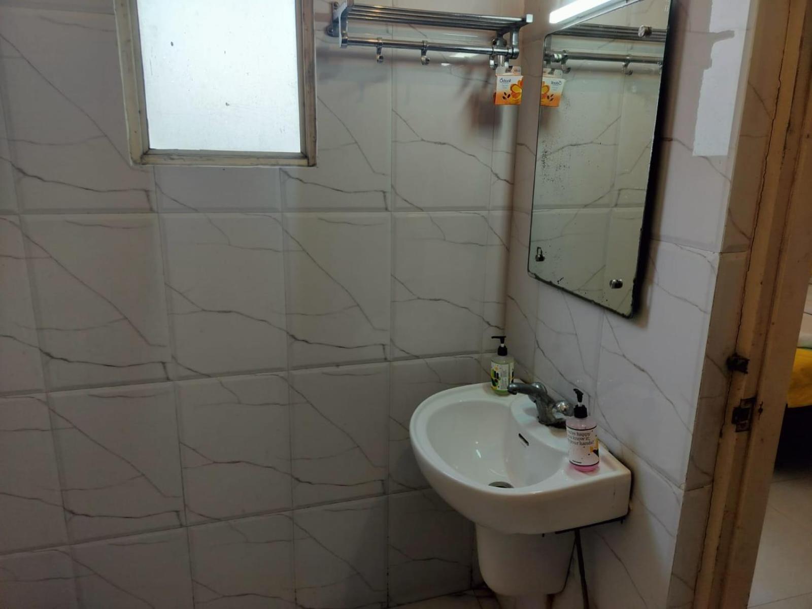 Hotel Global Inn -1 Km From Railway Station - Lift Food And Free Parking Lucknow Phòng bức ảnh