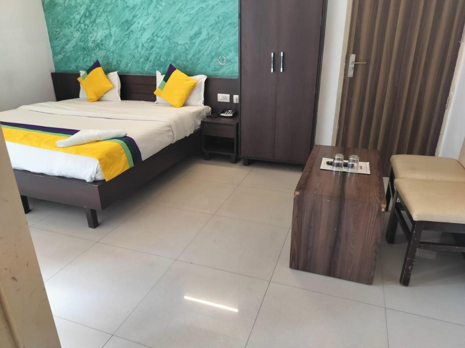 Hotel Global Inn -1 Km From Railway Station - Lift Food And Free Parking Lucknow Phòng bức ảnh