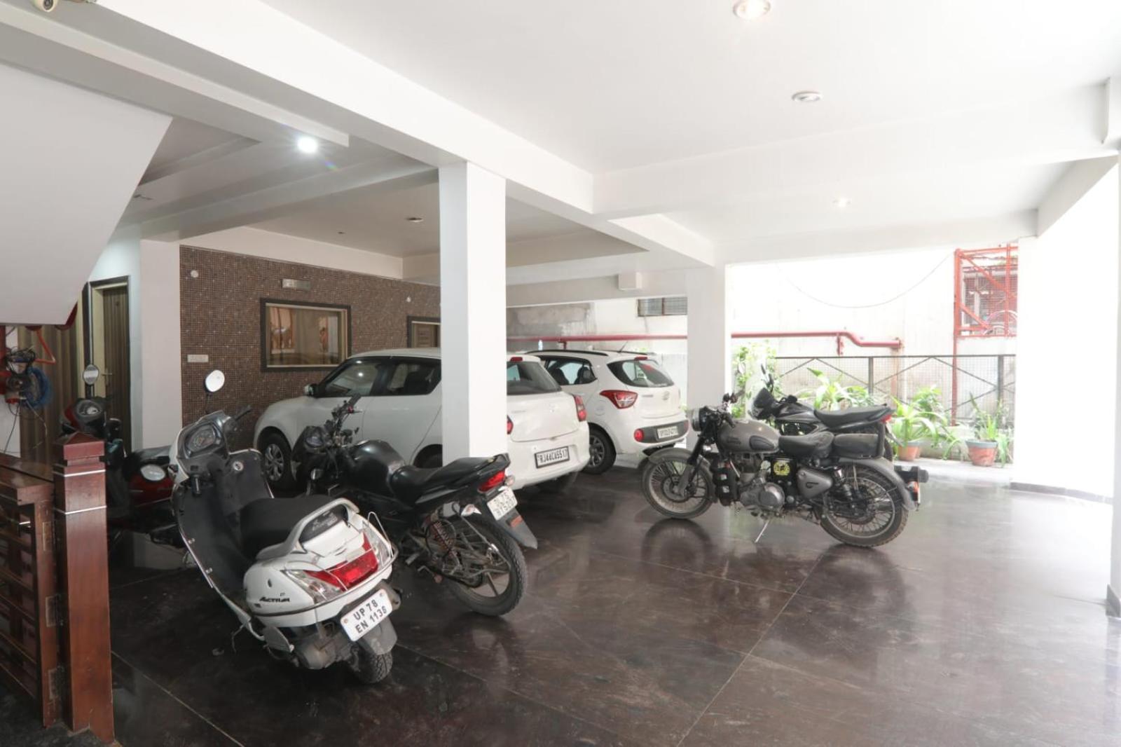 Hotel Global Inn -1 Km From Railway Station - Lift Food And Free Parking Lucknow Ngoại thất bức ảnh